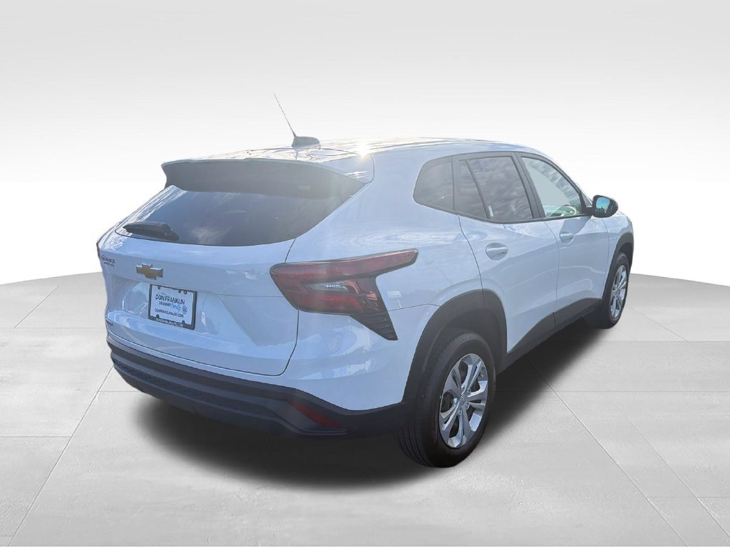 Used 2025 White Chevrolet LS image 5