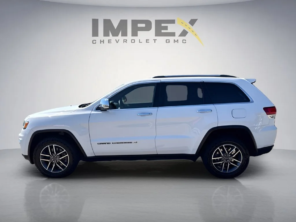 Used 2022  Jeep Limited image 2
