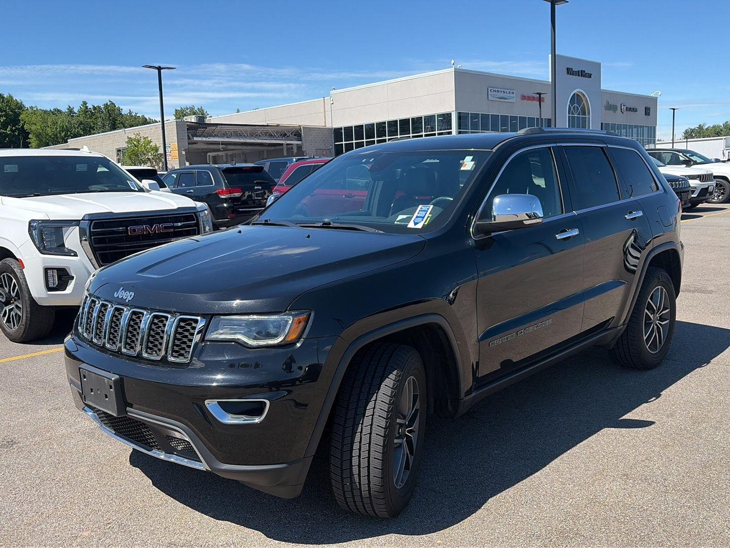 Used 2019 Diamond Black Crystal Pearlcoat Jeep Limited image 4