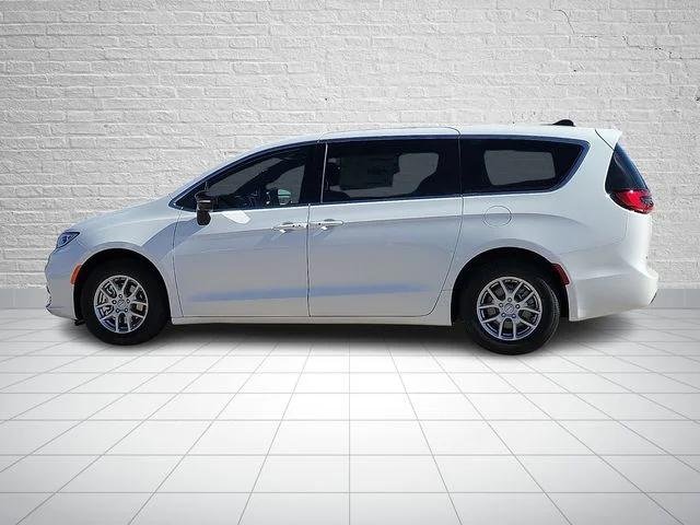 New 2026 Bright White Clear-Coat Exterior Paint Chrysler Select image 2