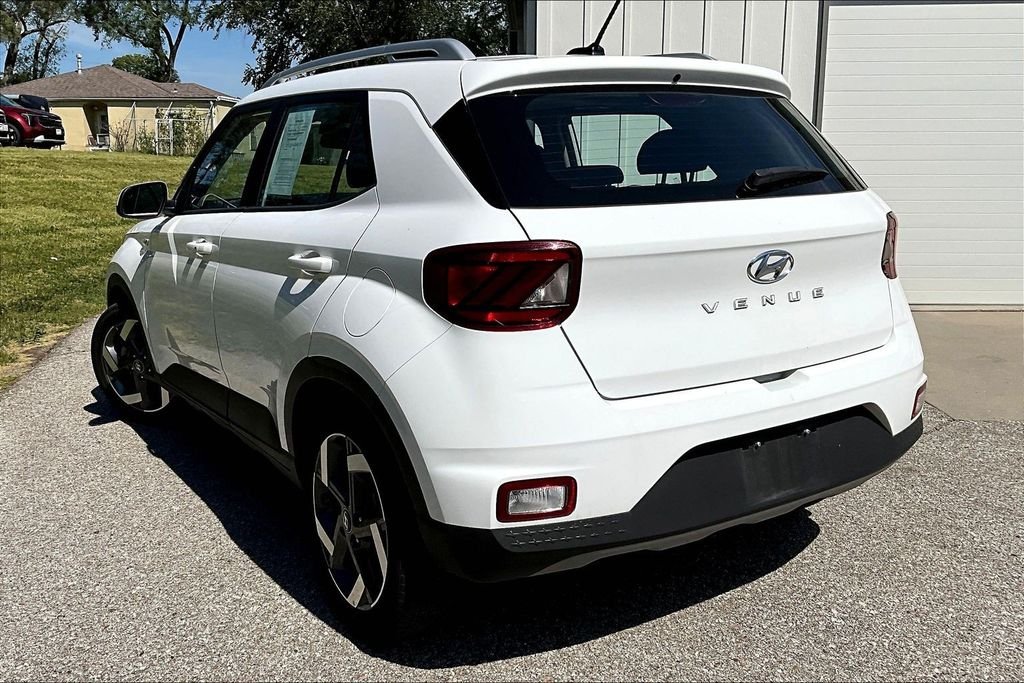 Used 2025 Lunar White Hyundai SEL image 3