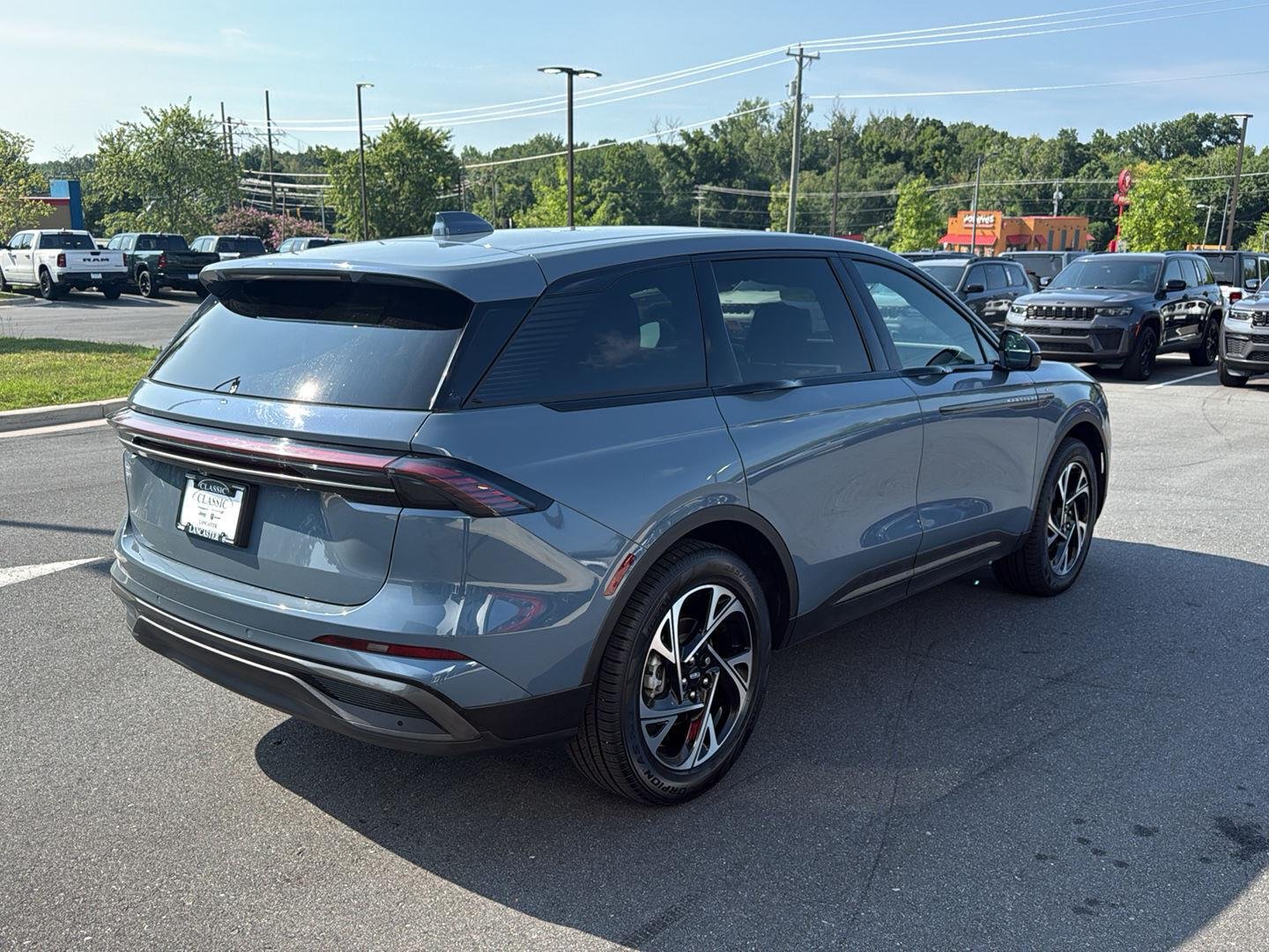Used 2025 Whisper Blue Metallic Clearcoat Lincoln Premiere image 6