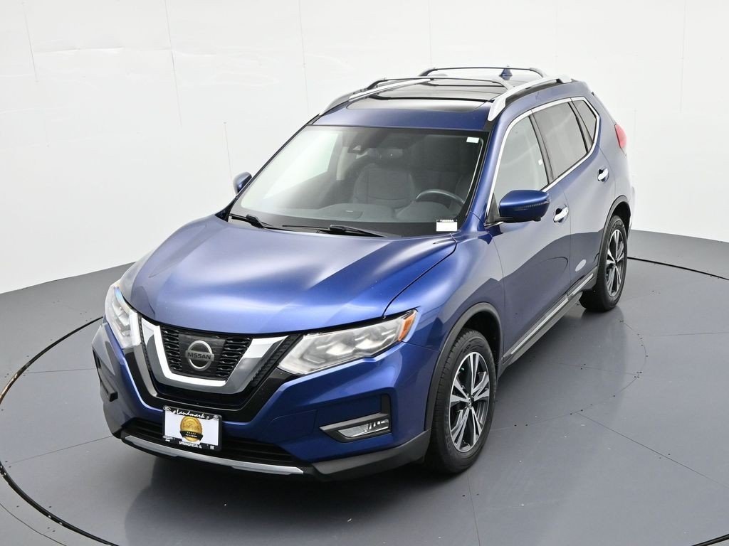 Used 2017 Caspian Blue Nissan SL image 15