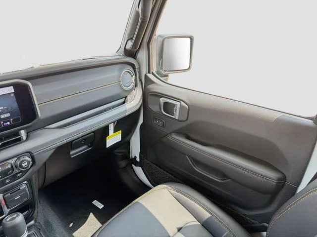 New 2026 Bright White Clear-Coat Exterior Paint Jeep Sahara image 24