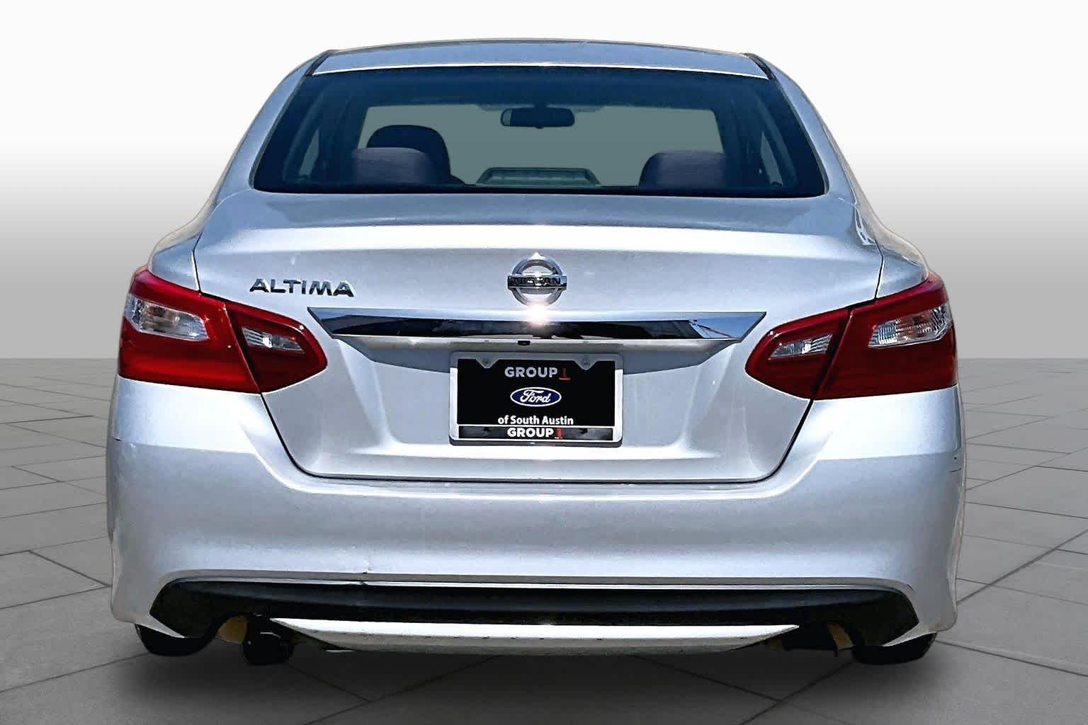 Used 2018 Brilliant Silver Nissan 2.5 S image 7