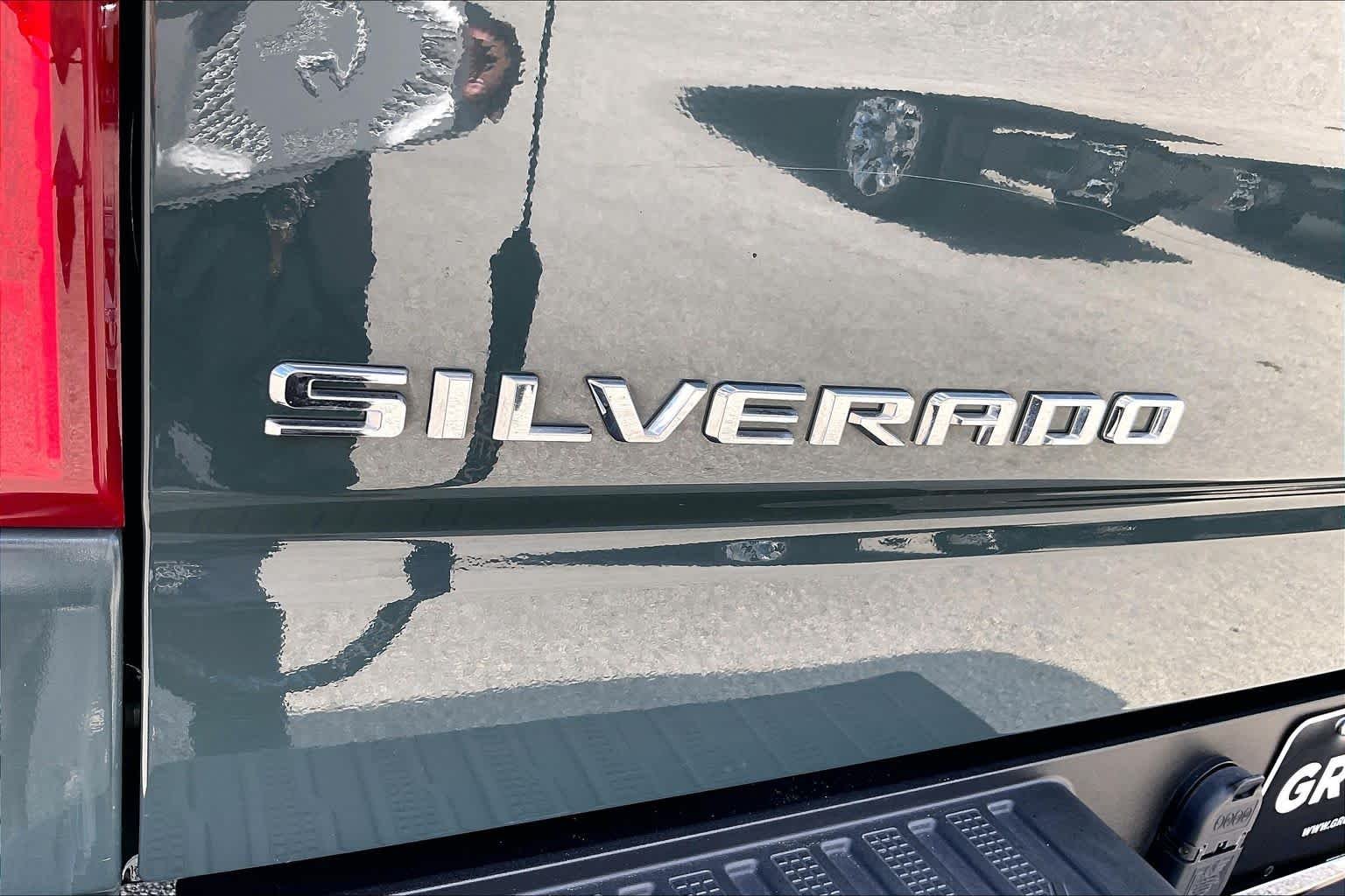 Used 2025 Cypress Gray Chevrolet LT image 29
