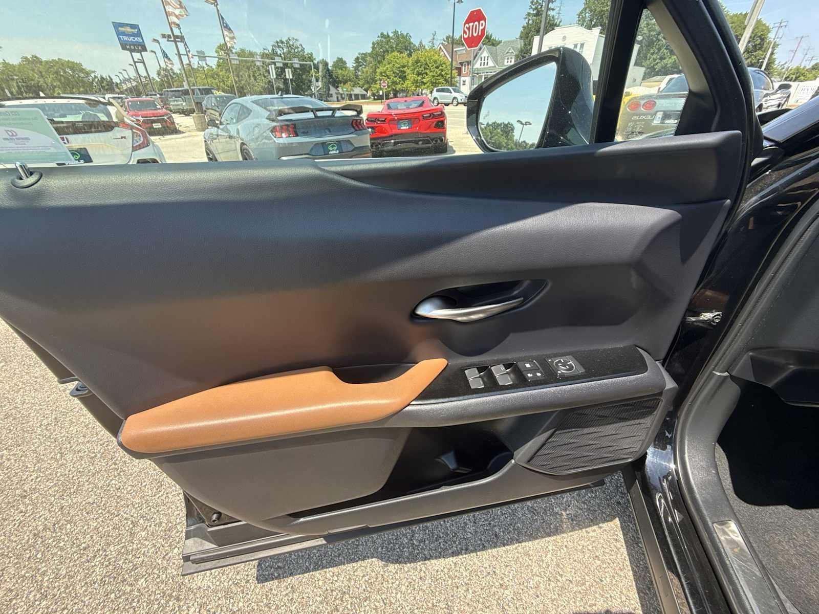 Used 2021 Black Lexus UX 250h image 22