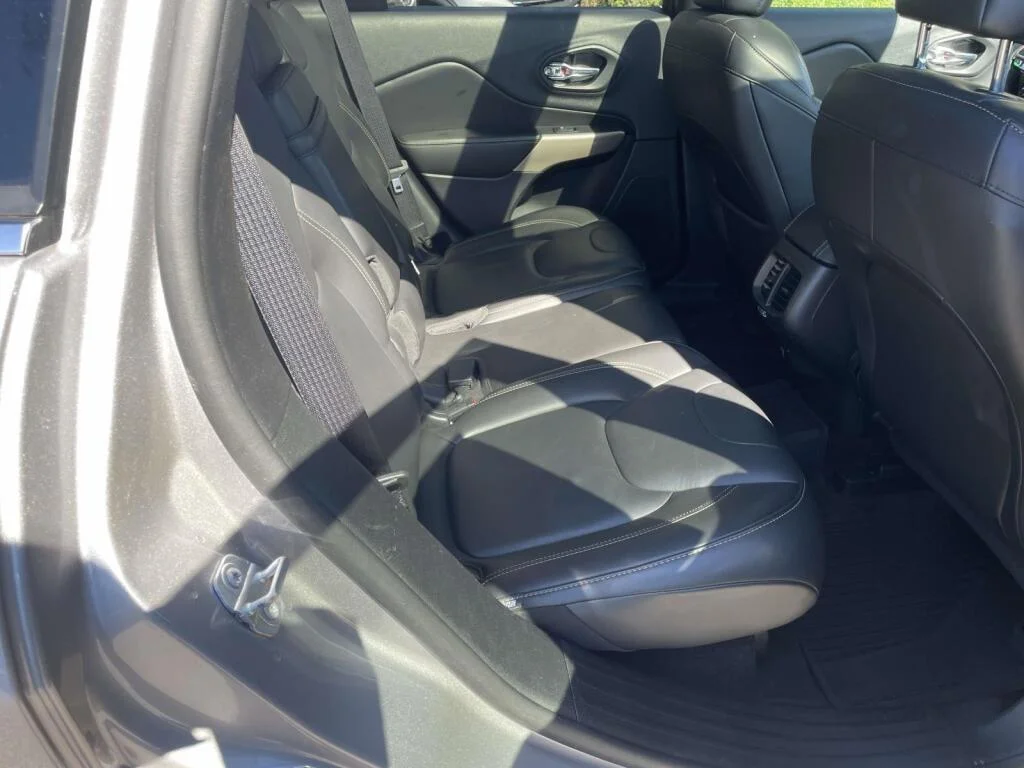Used 2018 Billet Silver Metallic Clearcoat Jeep Limited image 19
