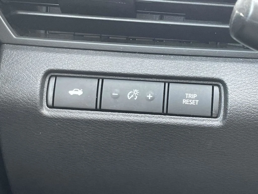 Used 2025 Silver Nissan 2.5 SV image 24