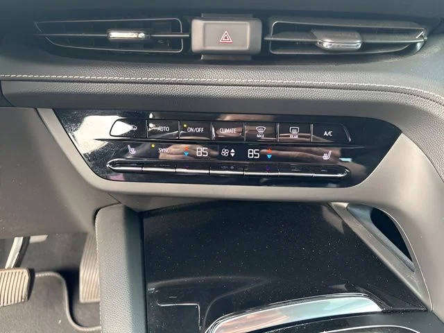 Used 2021 Blue Buick Essence image 27