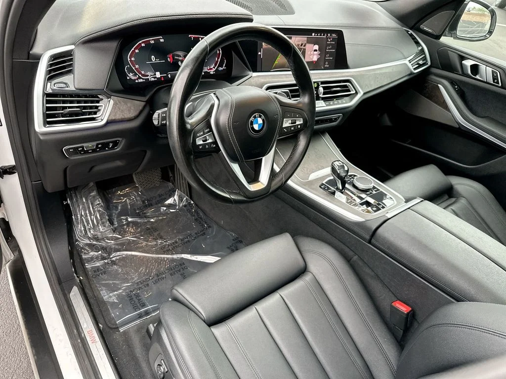 Used 2021 White BMW xDrive40i image 3