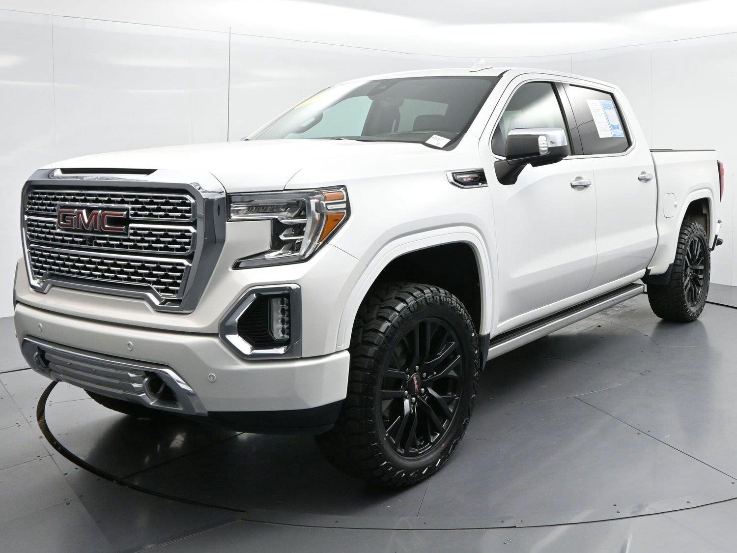 Used 2020 White Frost Tricoat GMC Denali image 3