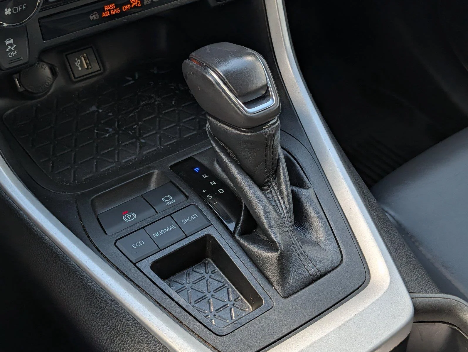 Used 2023 Lunar Rock Toyota XLE Premium image 20