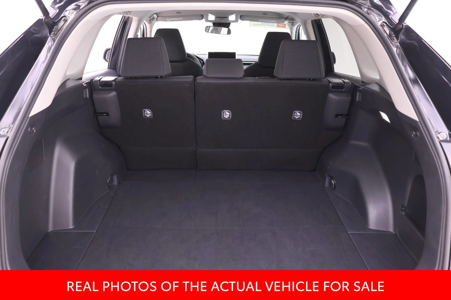 2024 Toyota RAV4 LE - Photo 14