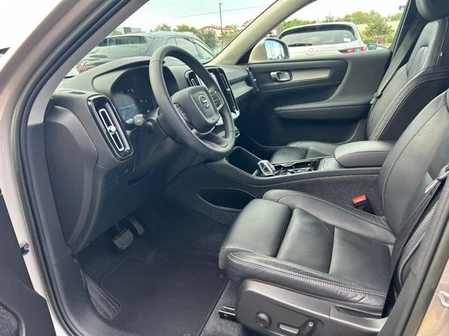 2023 Volvo XC40 Plus - Photo 25