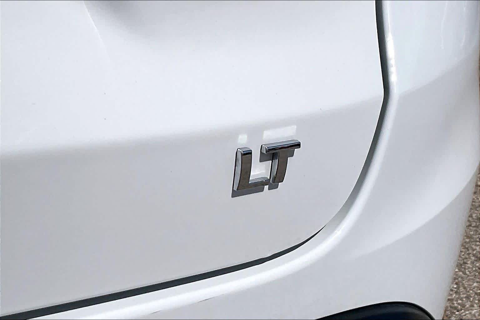 Used 2024 Summit White Chevrolet LT image 10
