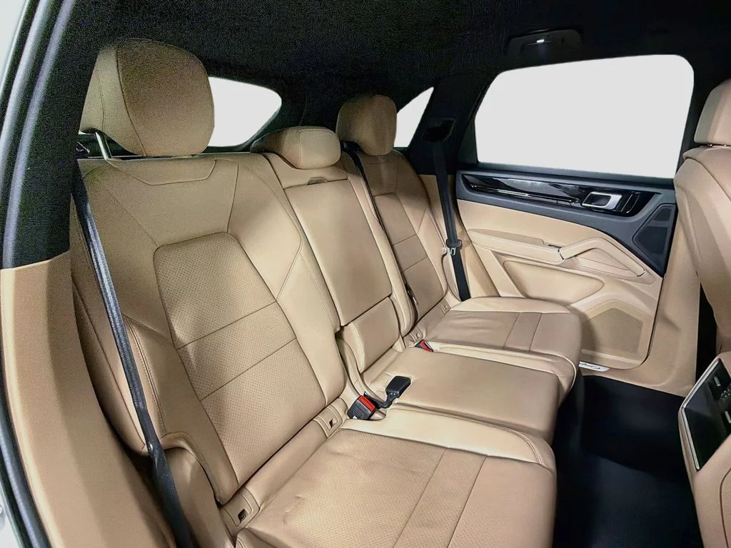 Used 2019  Porsche Base image 27
