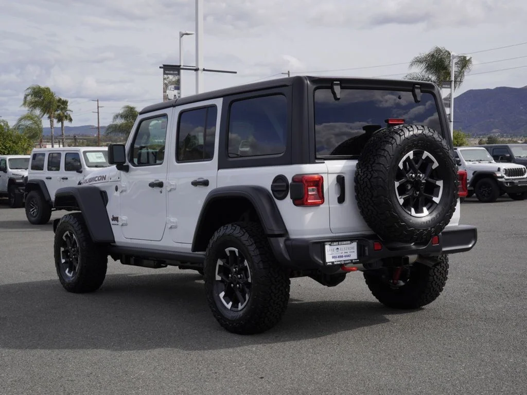 New 2026 Bright White Clear-Coat Exterior Paint Jeep Rubicon image 5
