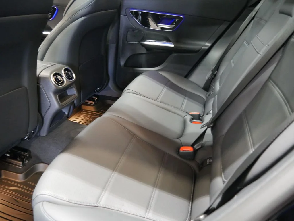 Used 2026 Black Mercedes-Benz GLC 300 image 17