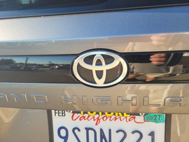 Used 2025  Toyota Platinum image 10