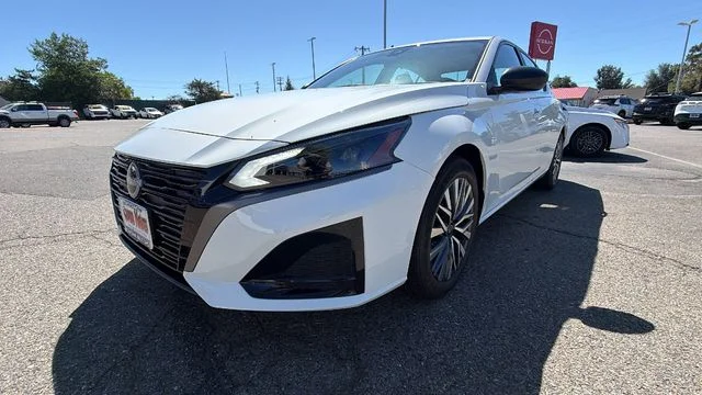 New 2026 White Nissan 2.5 SV image 9