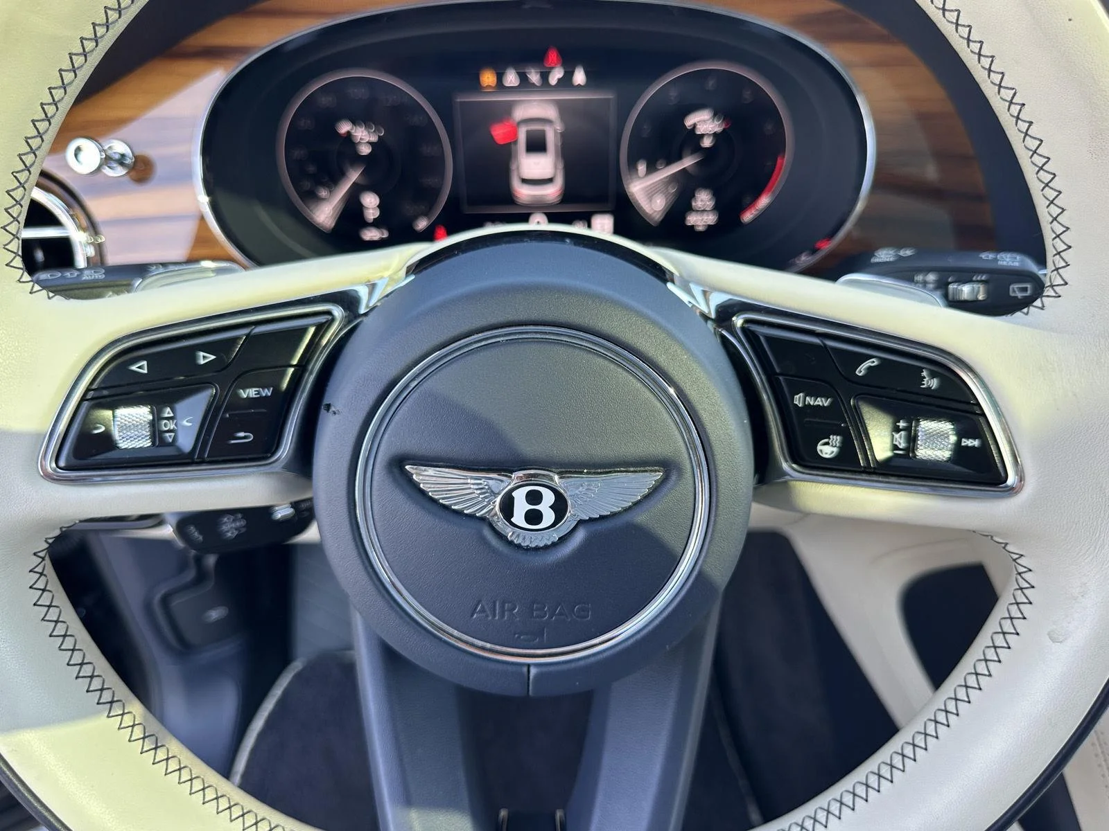 Used 2022 Dark Sapphire Bentley V8 image 29