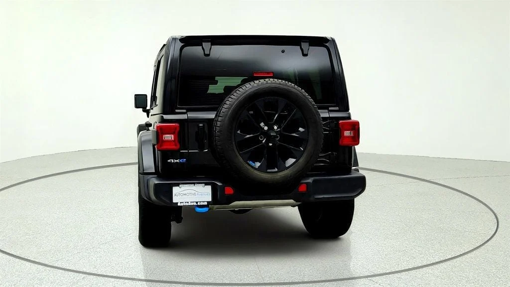 Used 2022 Black Clearcoat Jeep Unlimited Sahara 4x4 w/ Cold Weather, Safety & Adv Safety Groups image 6