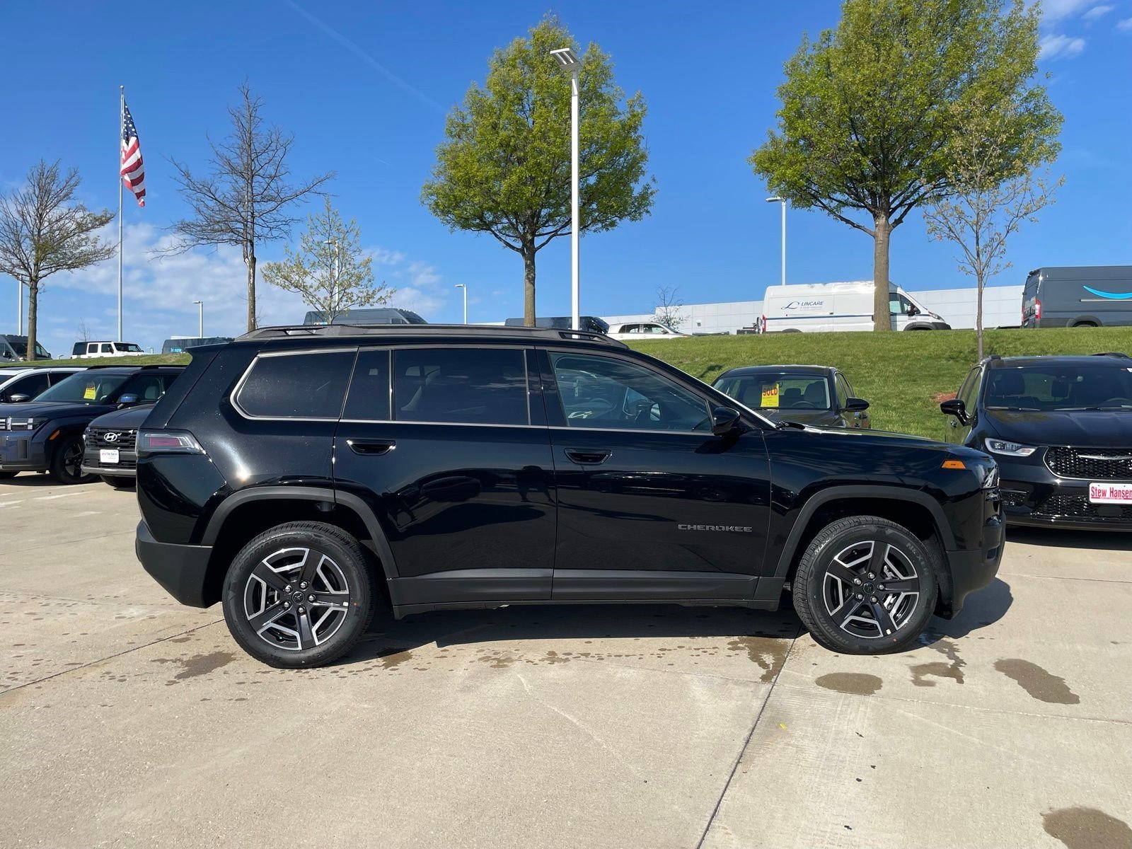 New 2026 Diamond Black Crystal Pearlcoat Jeep Laredo image 6