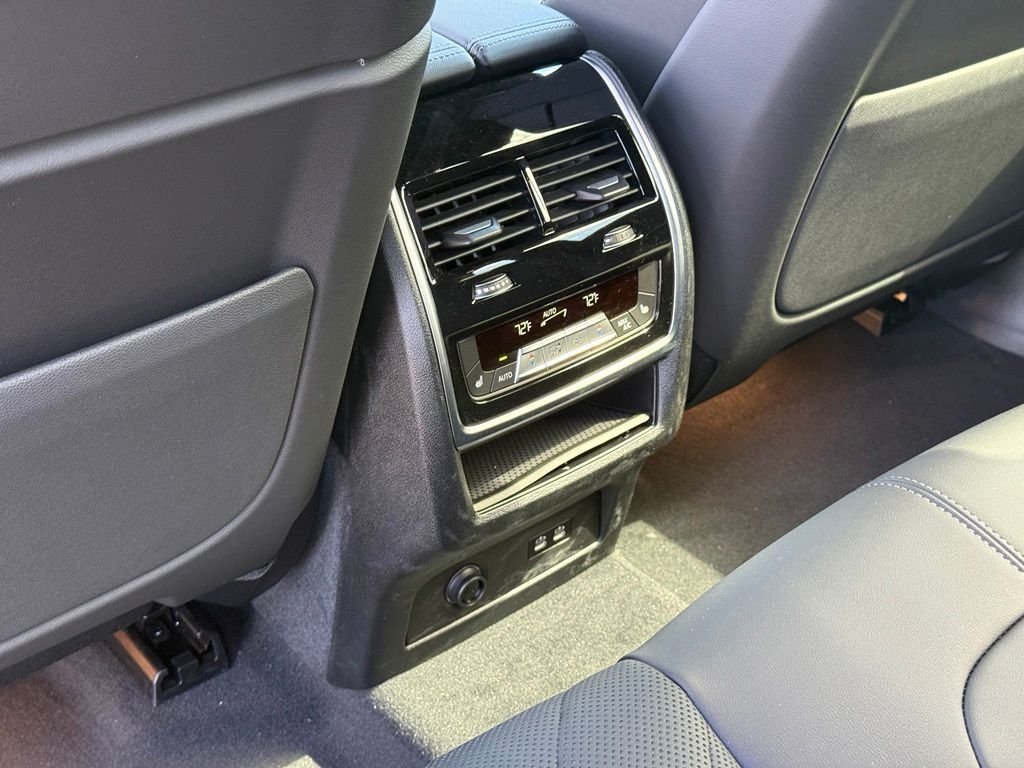New 2026 Alpine White BMW xDrive40i image 8