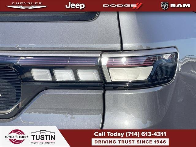 New 2026 Baltic-Gray Metallic Clear-Coat Exterior Paint Jeep Grand Wagoneer image 9