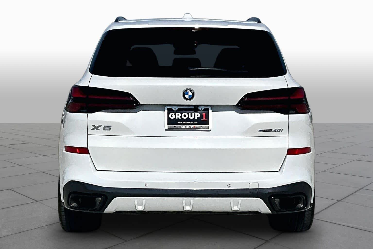 Used 2024 Mineral White Metallic BMW sDrive40i image 4