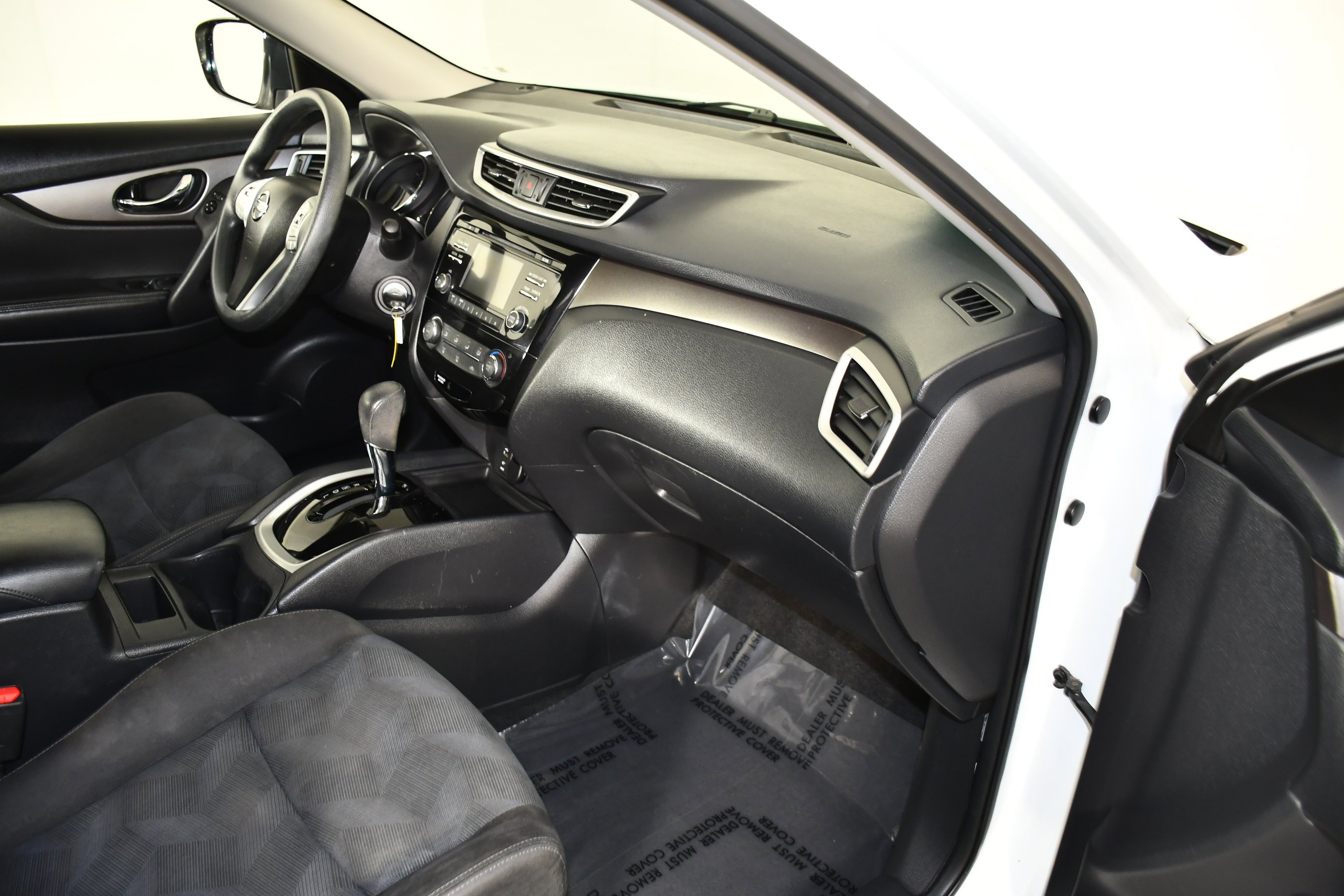 Used 2015 Glacier White Nissan S image 39