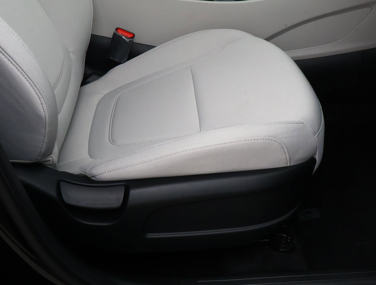 Certified Used 2026 Phantom Black Hyundai SE image 17
