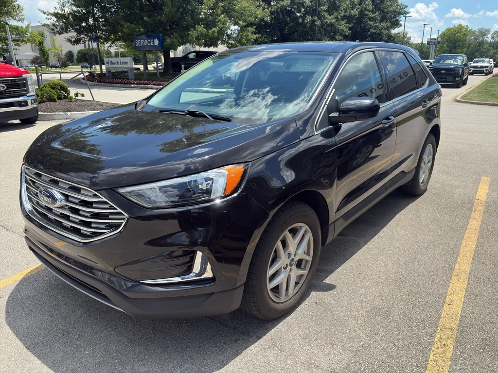 Used 2022 Agate Black Metallic Ford SEL image 2