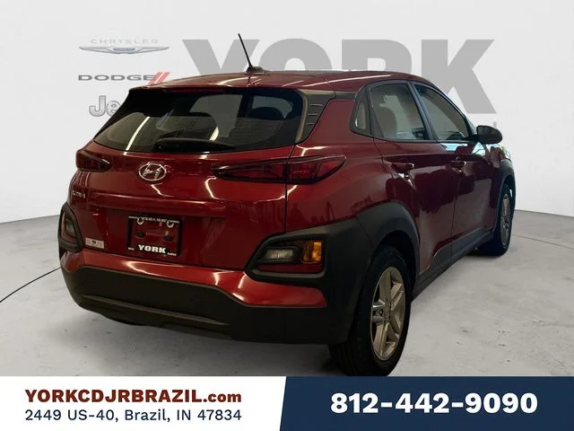 Used 2021 Red Hyundai SE image 5