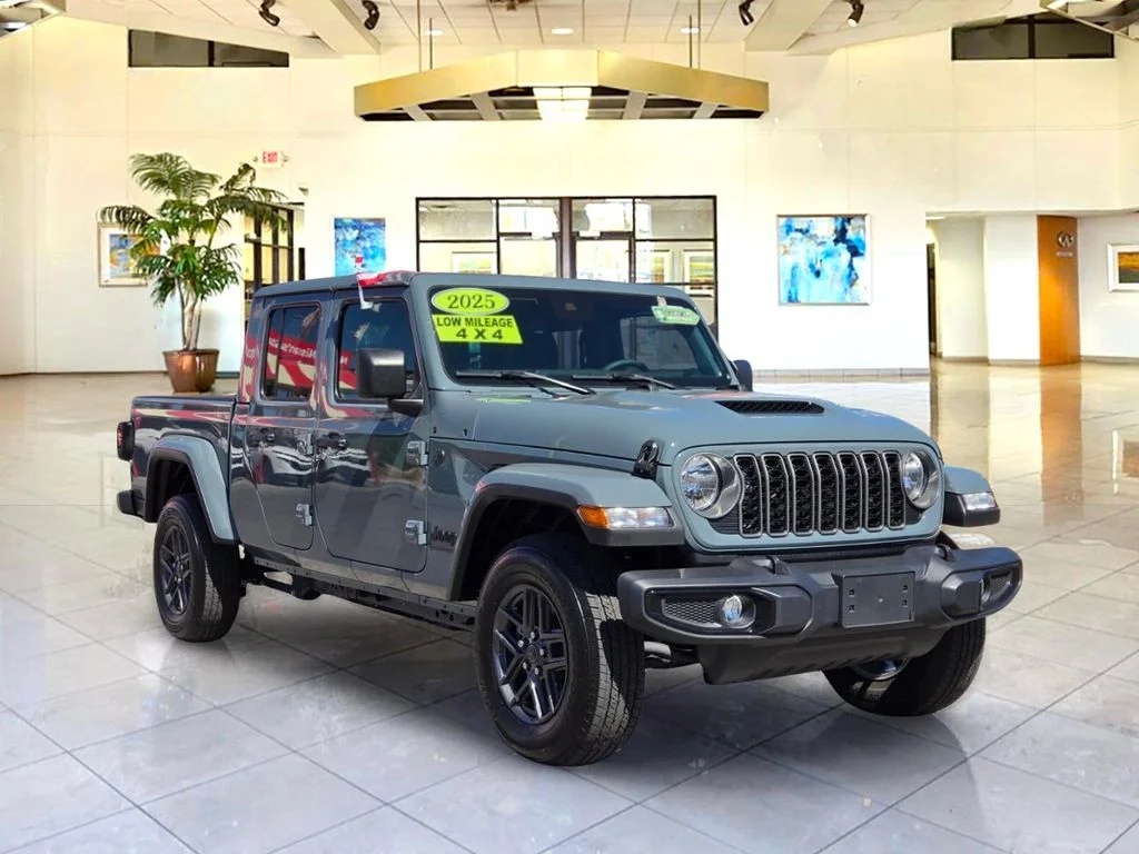Used 2025 Gray Jeep Sport S image 3