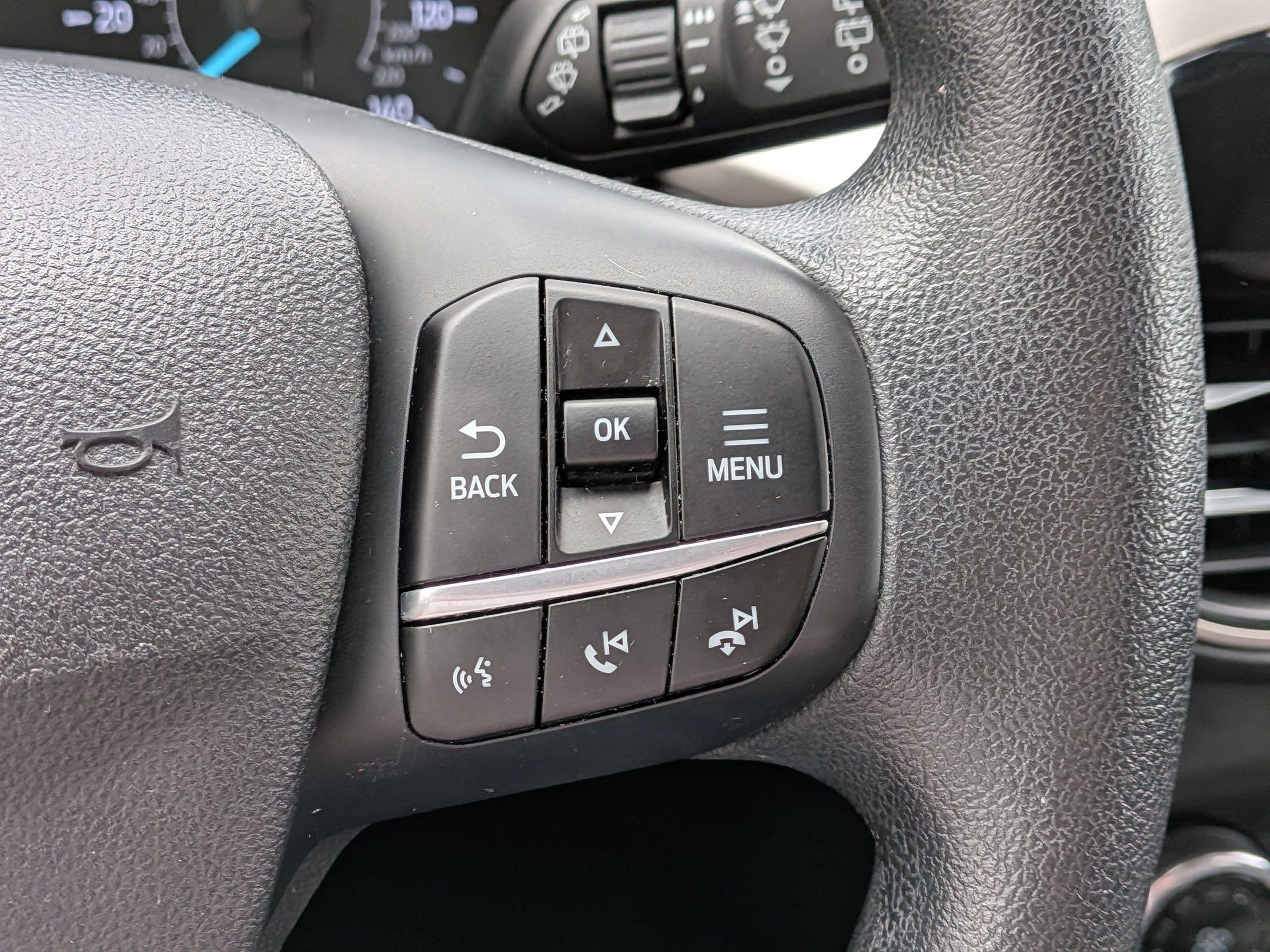 Used 2022 Oxford White Ford SE image 16