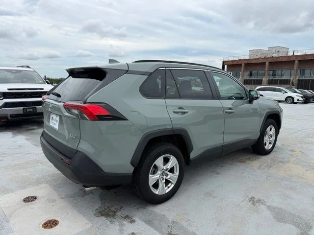 Used 2021  Toyota XLE image 7