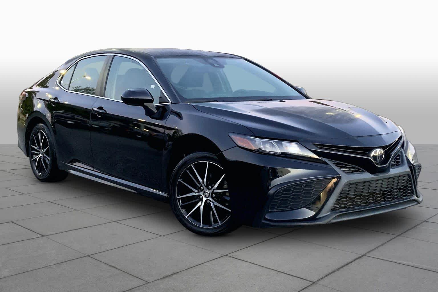 Used 2021 Midnight Black Metallic Toyota SE image 3