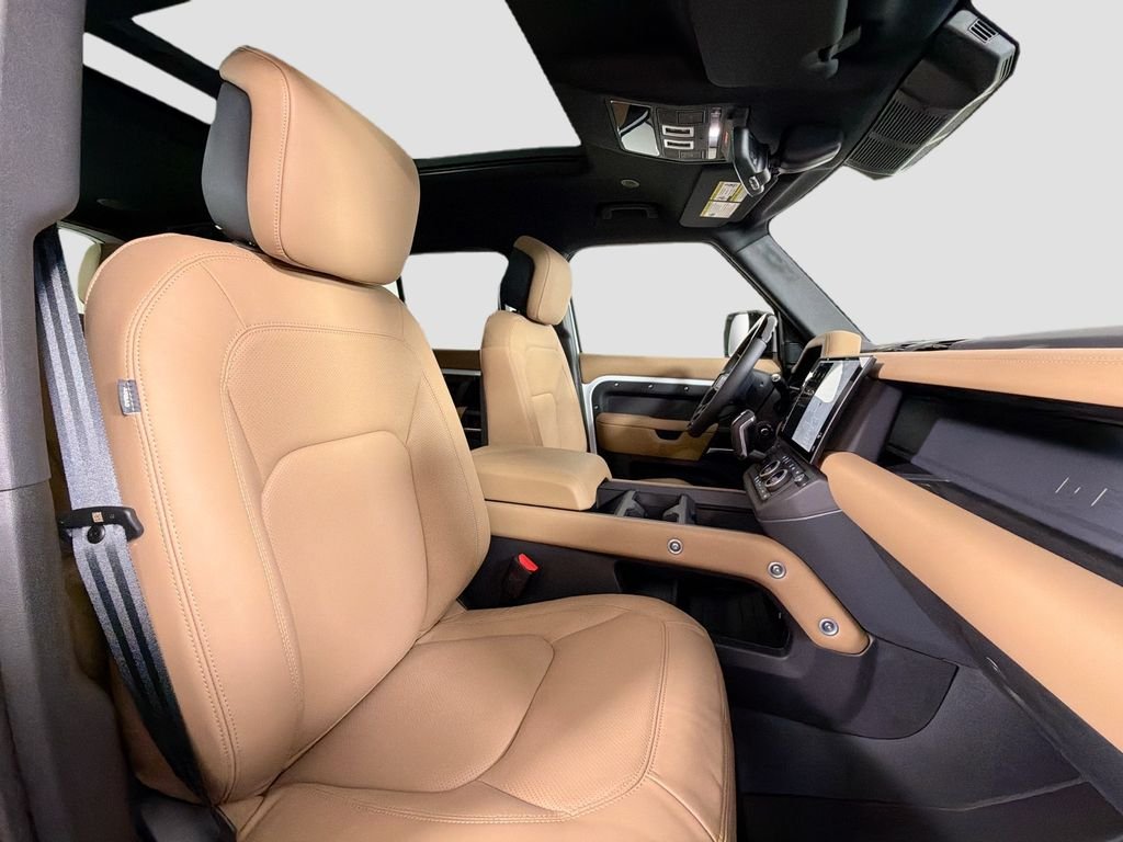 New 2026 Fuji White Land Rover X-Dynamic SE image 30