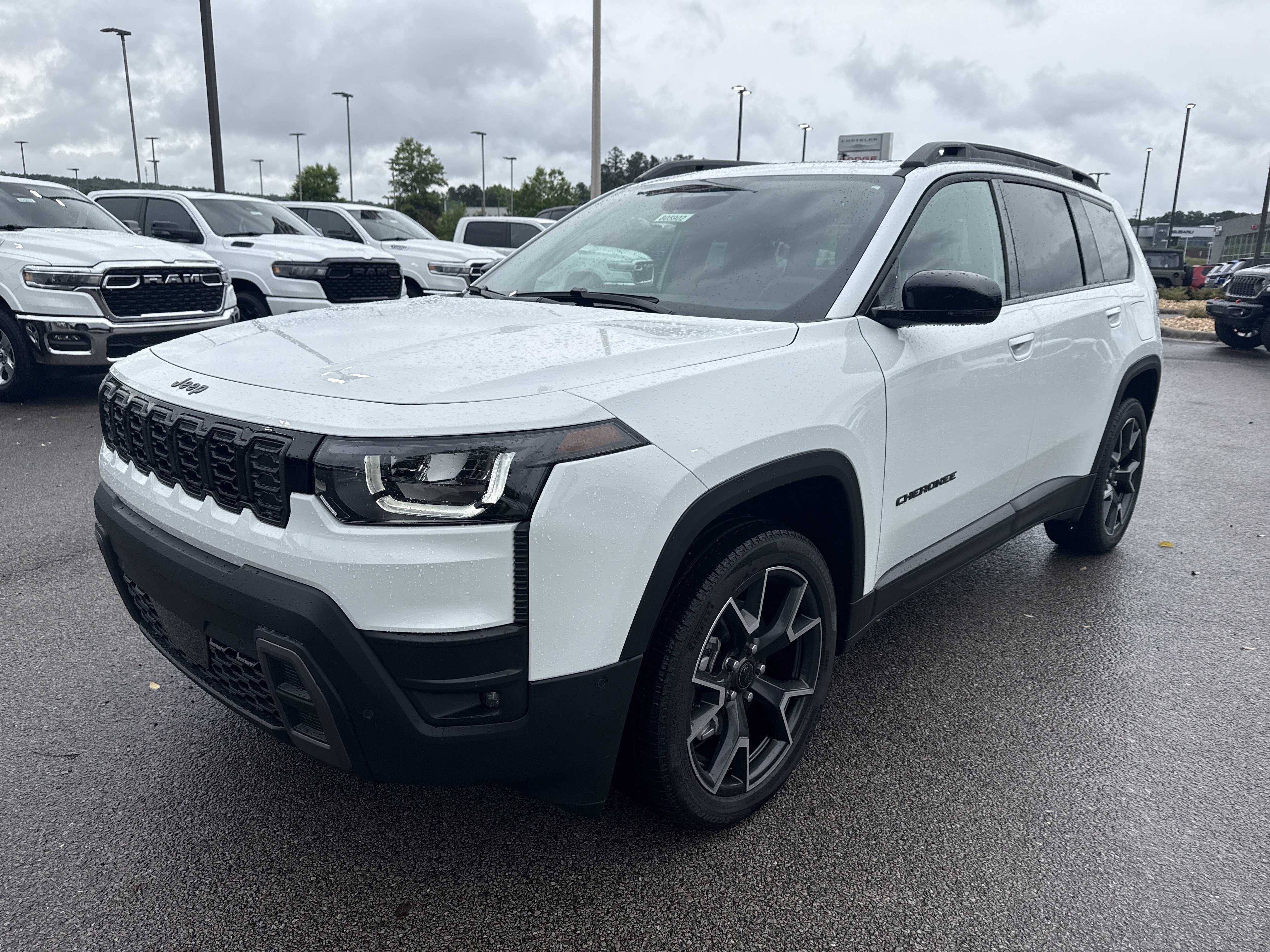 New 2026 Bright White Clear-Coat Exterior Paint Jeep Overland image 3