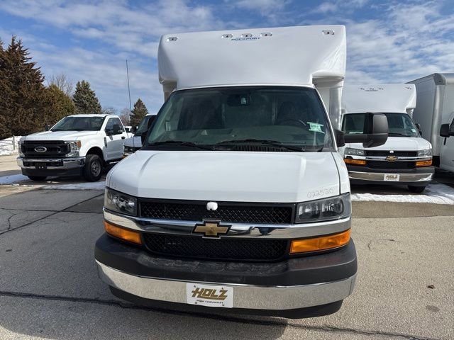 New 2025 Summit White Chevrolet 2WT image 3