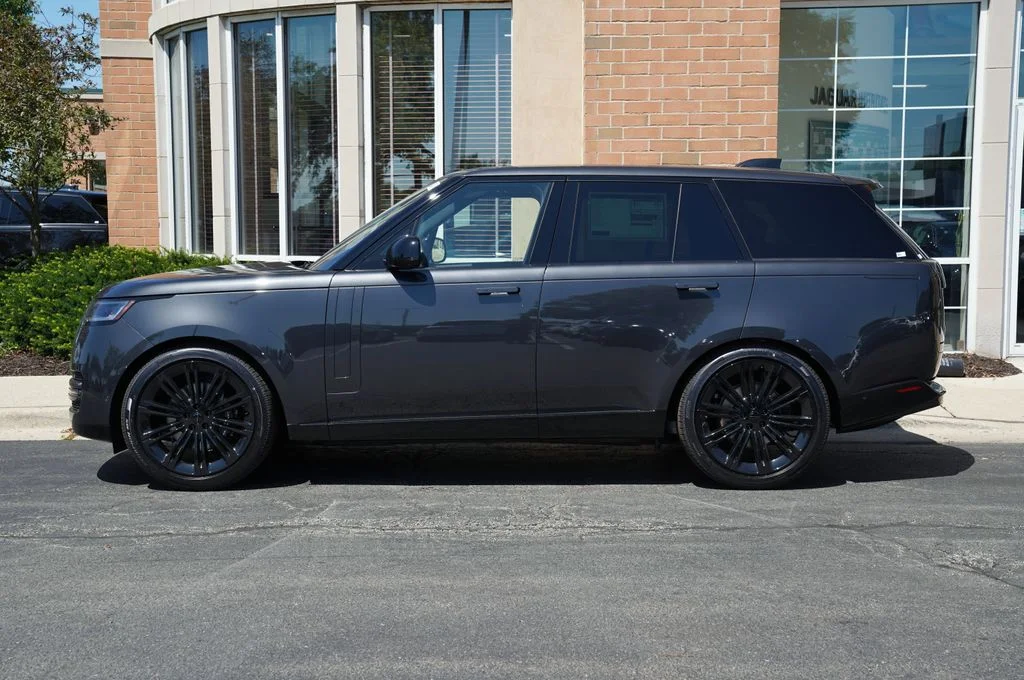 New 2026 Carpathian Grey Land Rover SE image 2