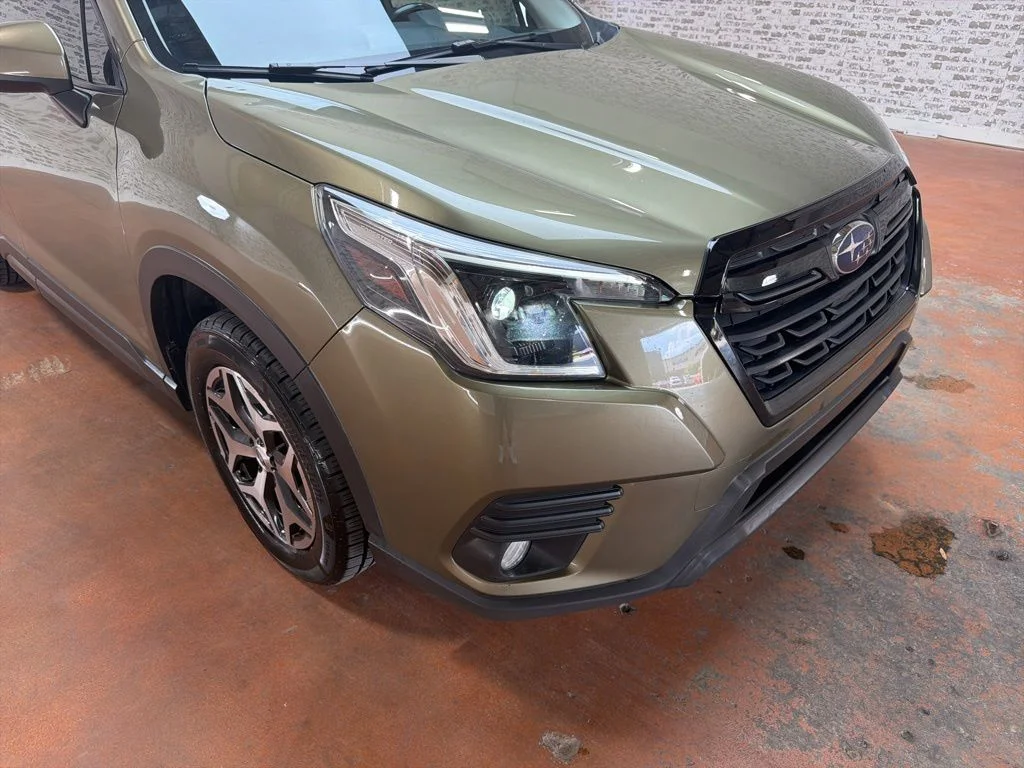 Used 2022 Brown Subaru Premium image 9