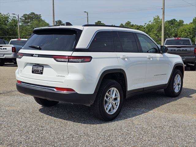 New 2026 Bright White Clear-Coat Exterior Paint Jeep Laredo image 8