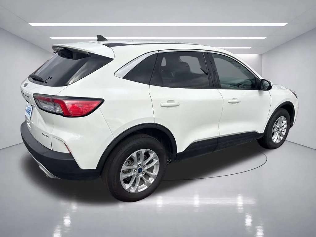 Used 2021 Star White Metallic Tri-Coat Ford SE image 6