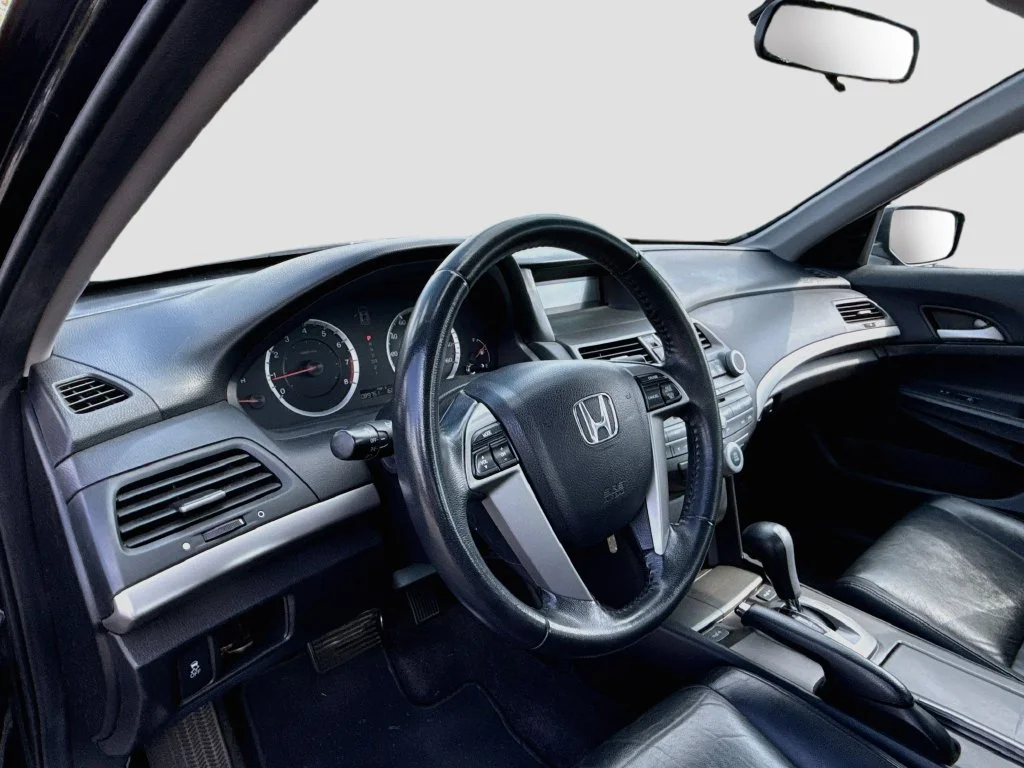Used 2011 Crystal Black Pearl Honda SE image 13