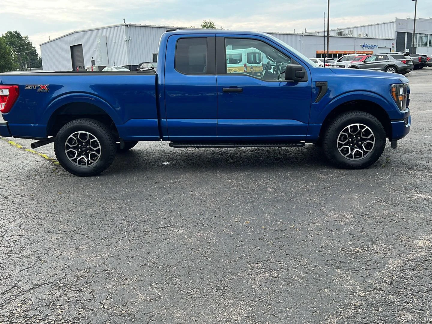 Used 2023 Atlas Blue Ford XL image 24