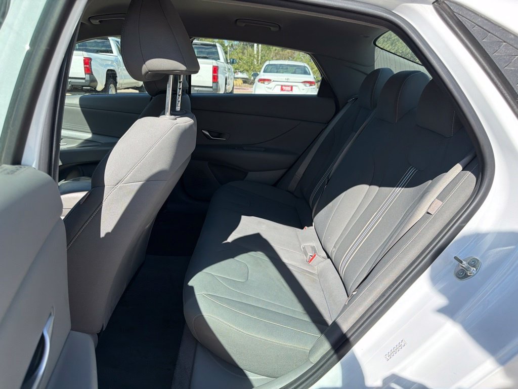 Used 2024 White Hyundai SEL image 17