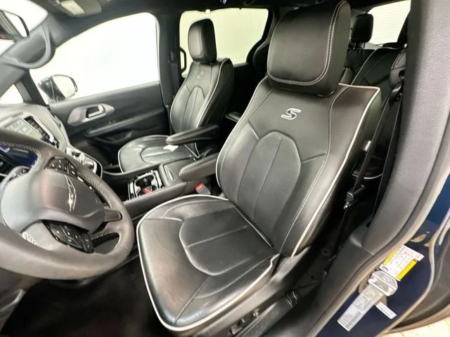 Used 2025 Blue Chrysler Limited image 14
